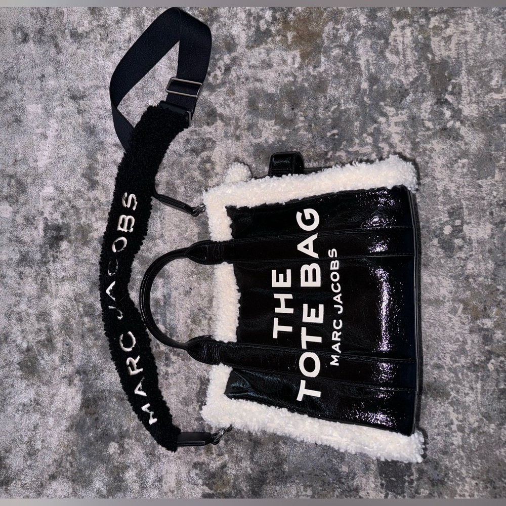 Marc Jacob’s leather tote bag fluffy!